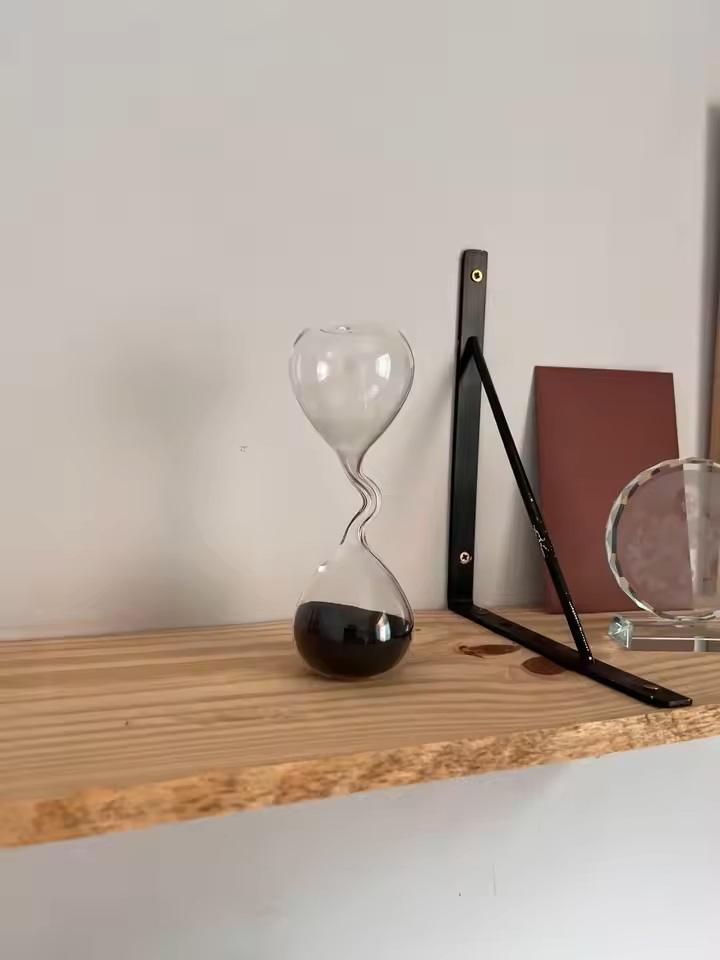 Interior Design Years Of School - Часы-песочные часы с изогнутым дизайном, черные,